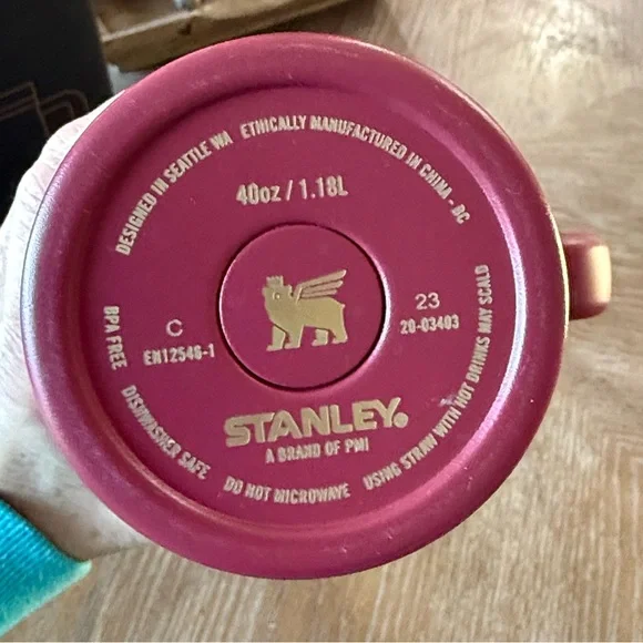 Stanley 40oz Cranberry Winterscape - Picture 4 of 6